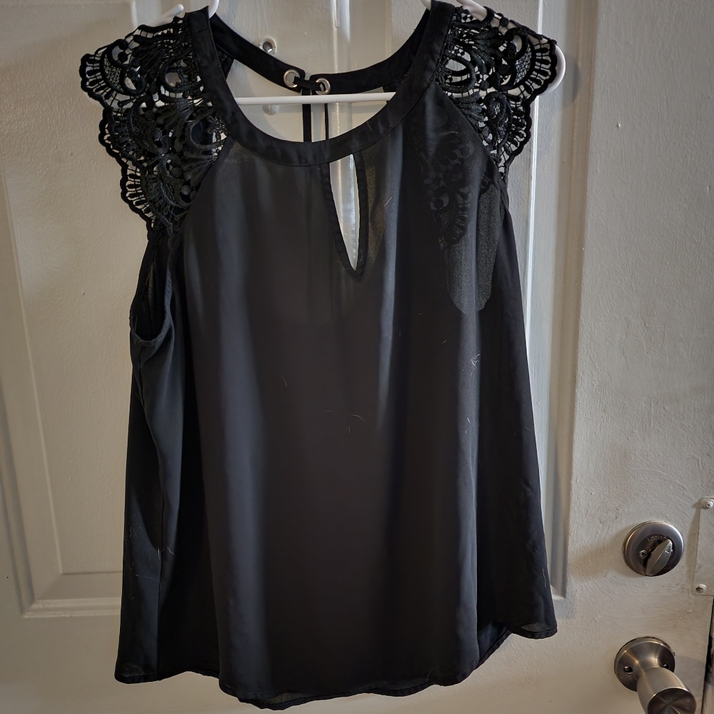 Express Top with Lace Detail, Size L✨
